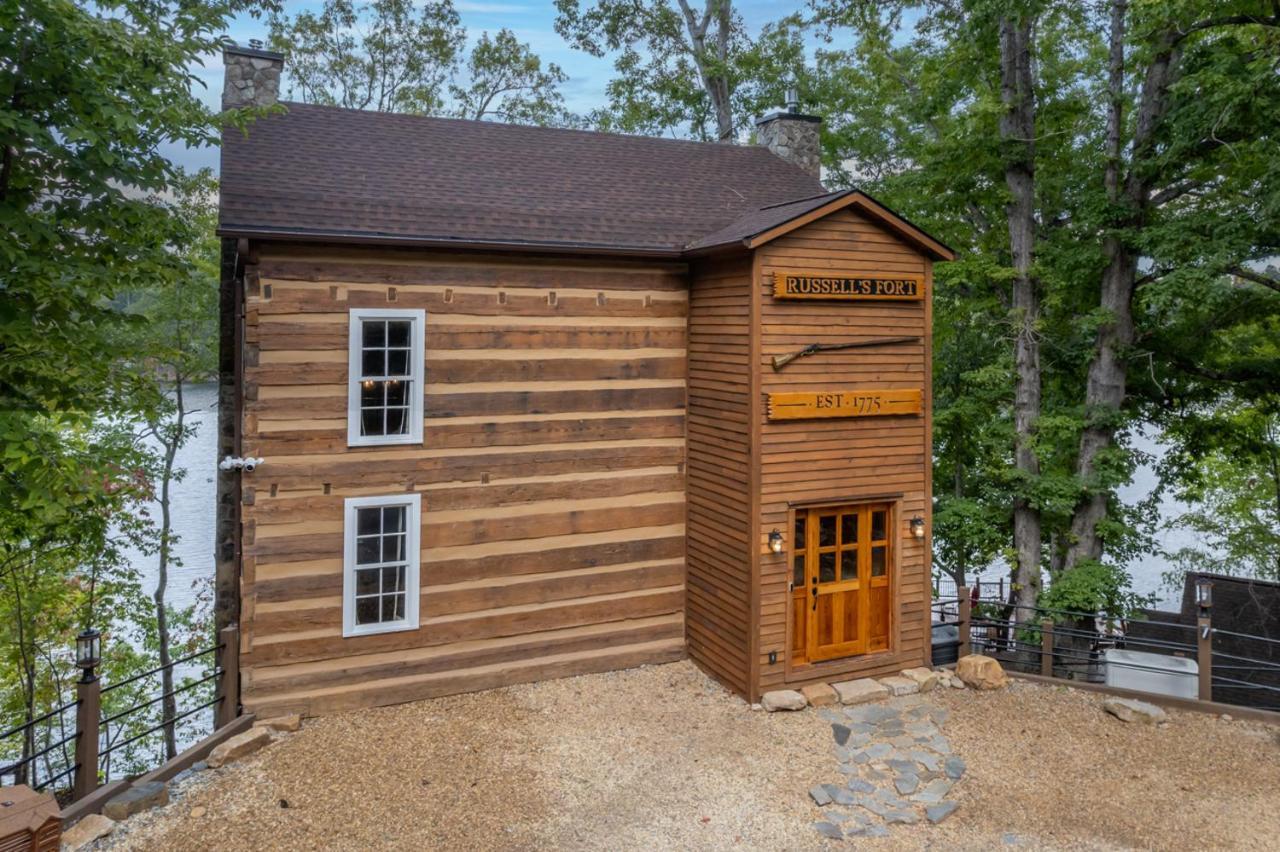 فيلا Russell'S Fort At White Oak Point: Historical Cabin On Lake Lure, Luxury, Direct Lake Access! المظهر الخارجي الصورة