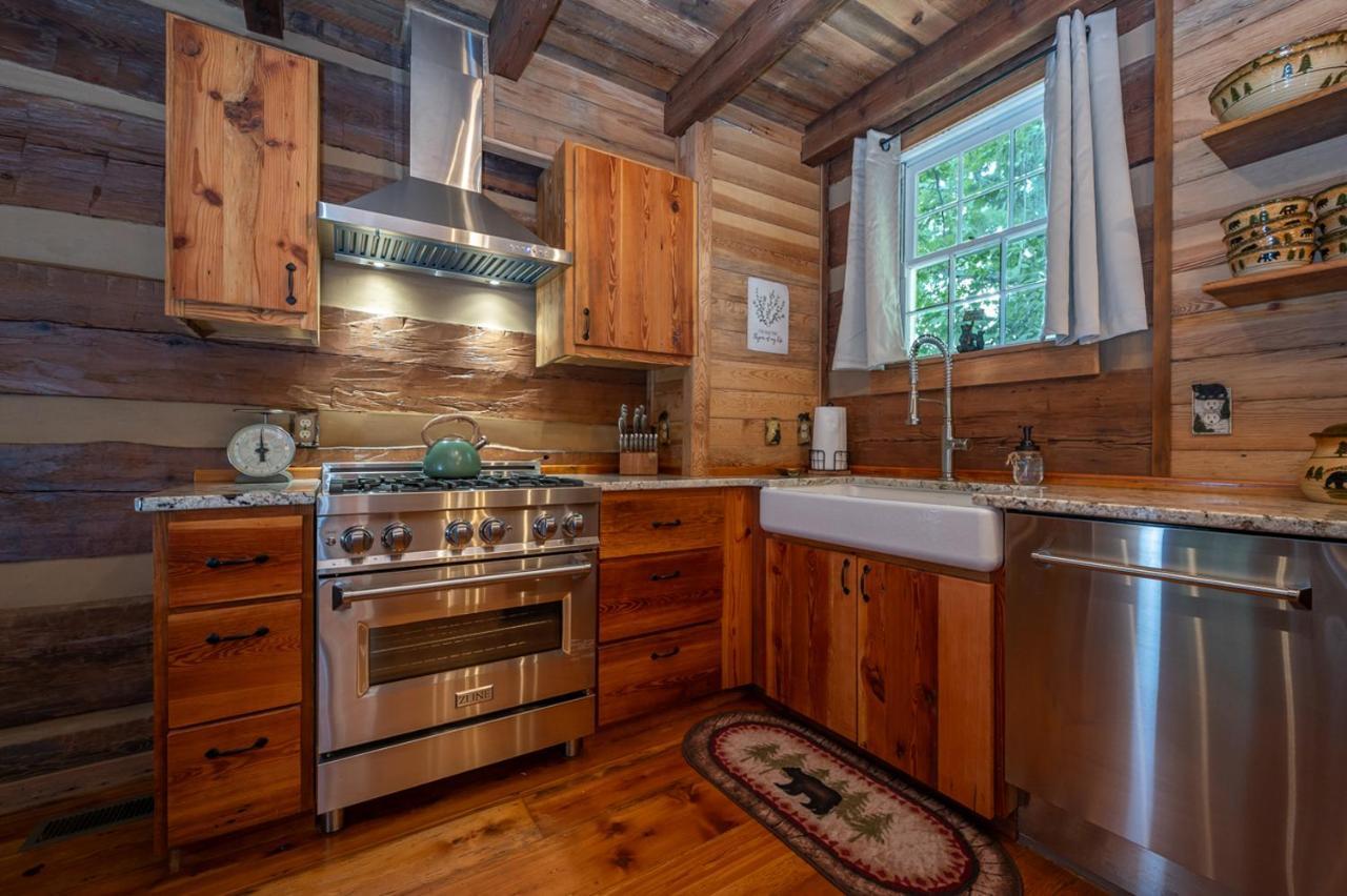 فيلا Russell'S Fort At White Oak Point: Historical Cabin On Lake Lure, Luxury, Direct Lake Access! المظهر الخارجي الصورة