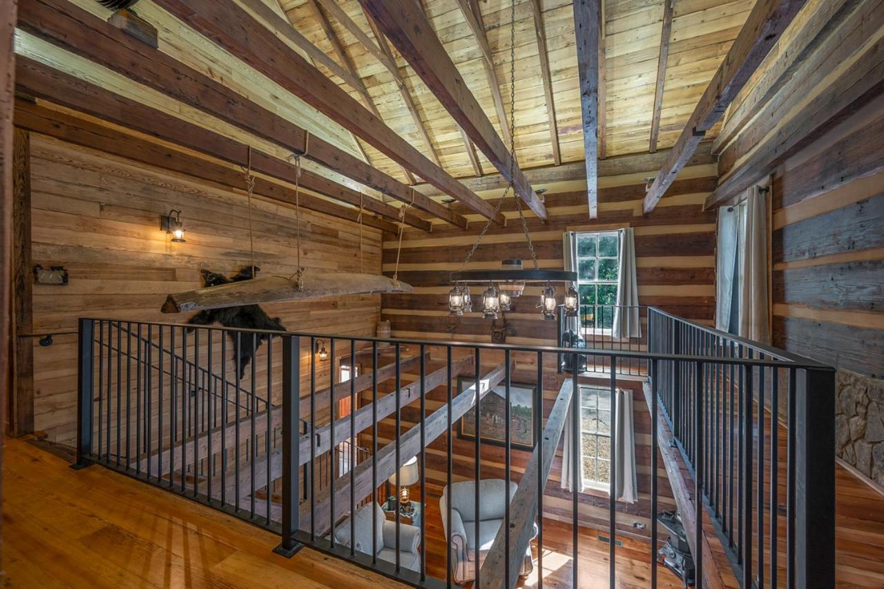فيلا Russell'S Fort At White Oak Point: Historical Cabin On Lake Lure, Luxury, Direct Lake Access! المظهر الخارجي الصورة
