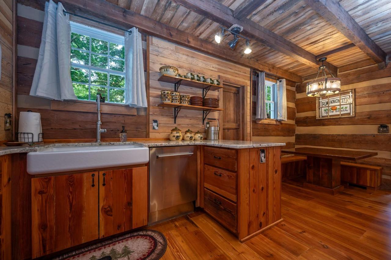فيلا Russell'S Fort At White Oak Point: Historical Cabin On Lake Lure, Luxury, Direct Lake Access! المظهر الخارجي الصورة
