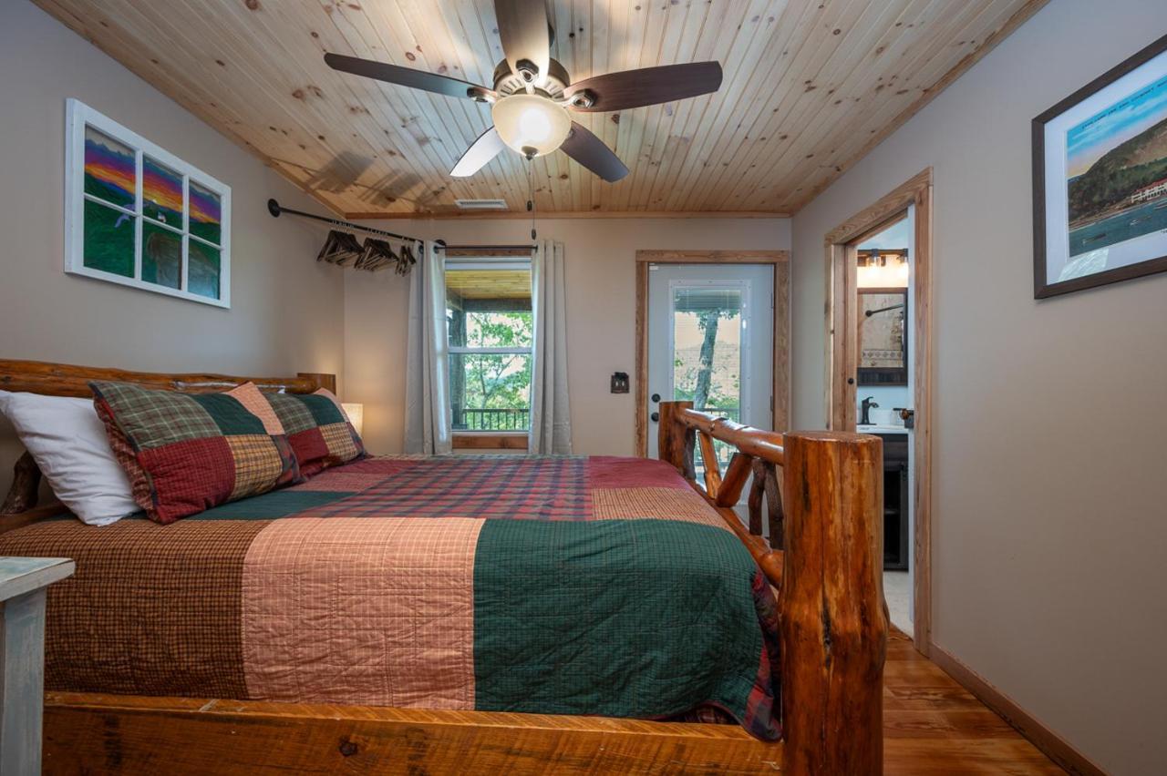 فيلا Russell'S Fort At White Oak Point: Historical Cabin On Lake Lure, Luxury, Direct Lake Access! المظهر الخارجي الصورة