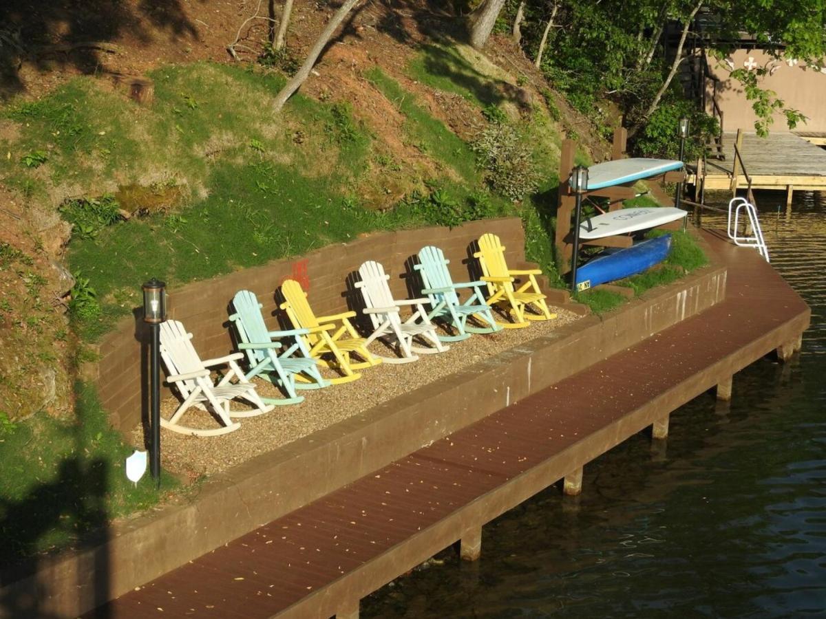فيلا Russell'S Fort At White Oak Point: Historical Cabin On Lake Lure, Luxury, Direct Lake Access! المظهر الخارجي الصورة