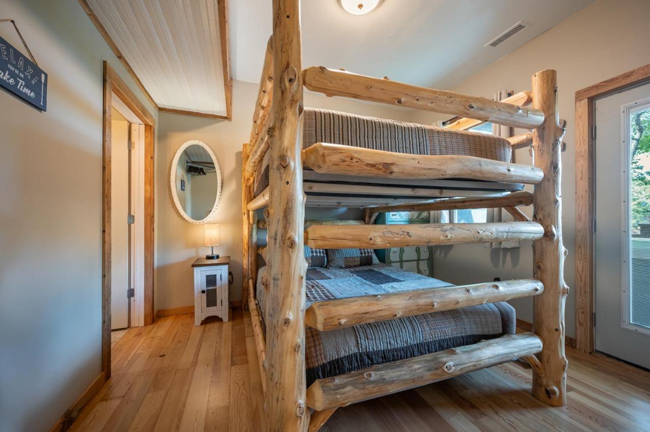 فيلا Russell'S Fort At White Oak Point: Historical Cabin On Lake Lure, Luxury, Direct Lake Access! المظهر الخارجي الصورة