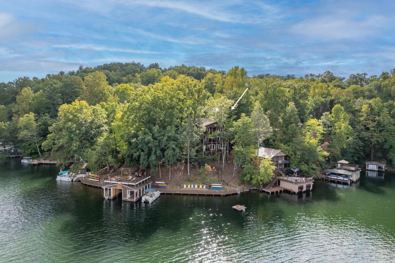 فيلا Russell'S Fort At White Oak Point: Historical Cabin On Lake Lure, Luxury, Direct Lake Access! المظهر الخارجي الصورة