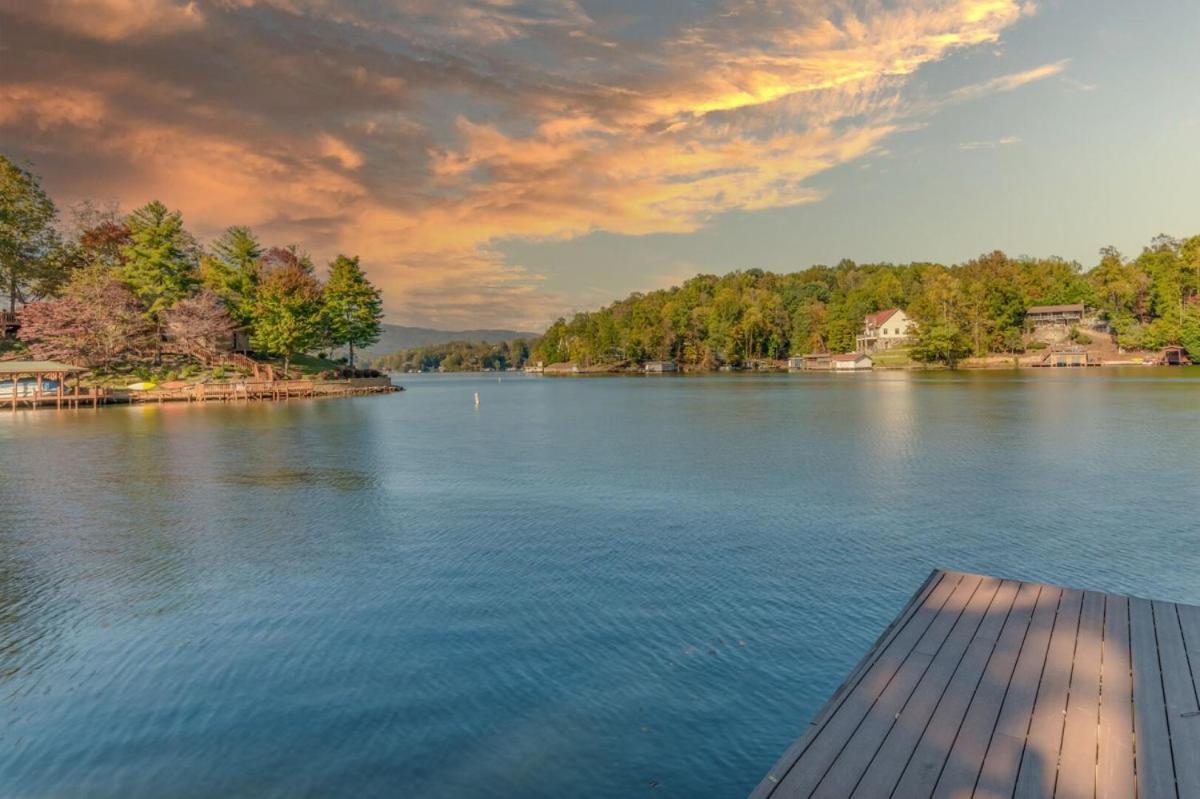 فيلا Russell'S Fort At White Oak Point: Historical Cabin On Lake Lure, Luxury, Direct Lake Access! المظهر الخارجي الصورة