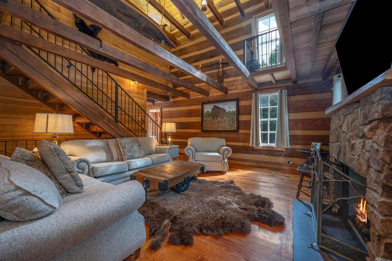 فيلا Russell'S Fort At White Oak Point: Historical Cabin On Lake Lure, Luxury, Direct Lake Access! المظهر الخارجي الصورة